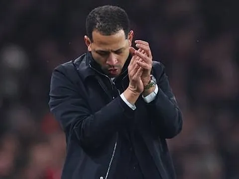 Rosenior lý giải việc đẩy Delap sang cánh phải đấu Arsenal