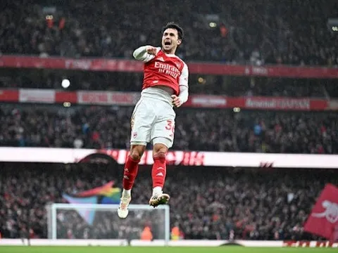 Zubimendi lập siêu phẩm sút xa giải cứu Arsenal