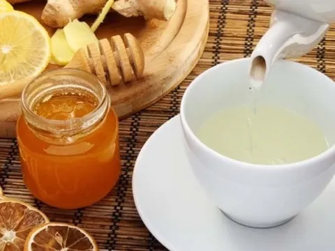 4 khung giờ uống nước mật ong ấm tốt cho cơ thể
