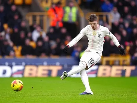 Rosenior gọi Cole Palmer là cầu thủ không thể ngăn cản