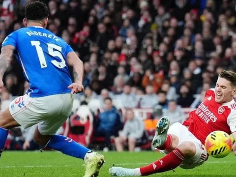 Gyokeres và cú ngã hoàn hảo đưa Arsenal tiến gần ngôi vương