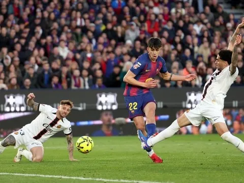 Marc Bernal ghi bàn cho Barca sau một năm dài ác mộng