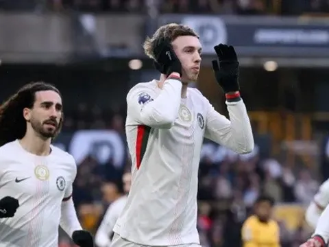 Cole Palmer giải mã ý nghĩa màn ăn mừng bịt tai