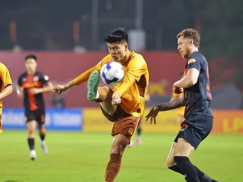 Sức trẻ phố Núi khuất phục dàn sao Ninh Bình ngay tại Hoa Lư