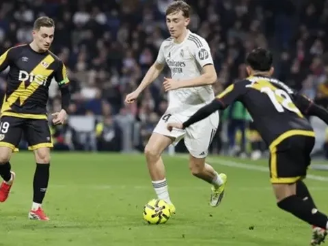 Liều thuốc Mestalla cho cơn khủng hoảng của Huijsen