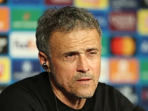 2 rào cản lớn khiến Enrique quay lưng với Man Utd