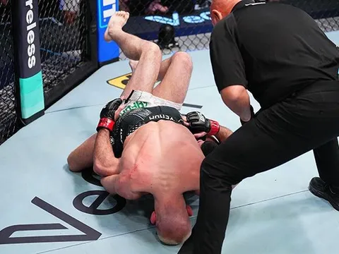 UFC Vegas 113: Cú siết cổ 'cầu may' ở giây cuối cùng và cơn mưa tiền thưởng 100.000 đô la