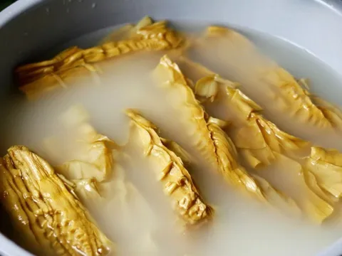 Mẹo ngâm măng loại bỏ chất độc, nấu nhanh mềm