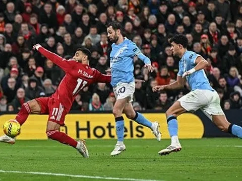 Salah bị từ chối phạt đền trong trận đại chiến với Man City