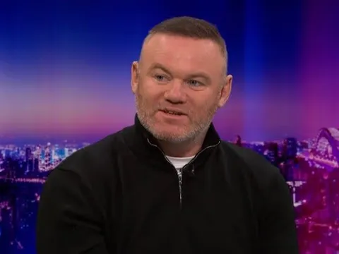 Rooney nêu lý do phản bác Arne Slot vụ Guehi