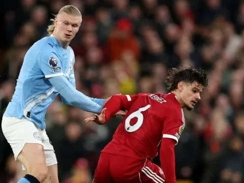 Gary Neville ca ngợi kỹ năng phòng ngự tuyệt vời của Kerkez