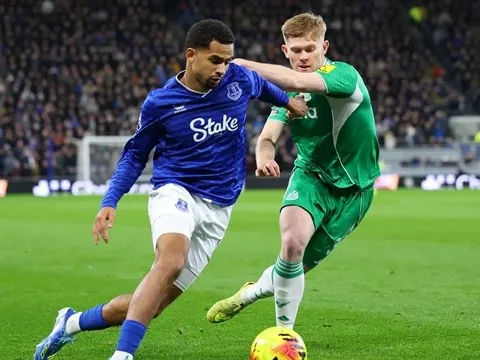 Man Utd, Arsenal tranh Iliman Ndiaye giá 75 triệu