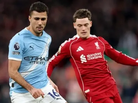 Rodri tái hiện bóng dáng Quả bóng vàng tại thánh địa Anfield