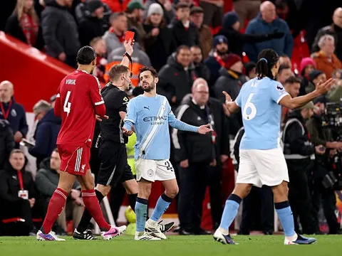 Liverpool trả giá đắt vì canh bạc chợ Đông