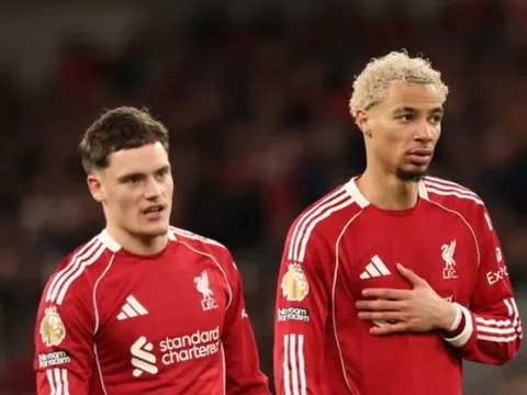 Liverpool hụt hơi vì đội hình đắt giá nhưng thiếu chiều sâu