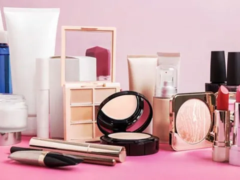 5 nhóm mỹ phẩm nên mạnh tay loại bỏ càng sớm càng tốt trước Tết.
