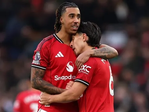 Leny Yoro có thể là chìa khóa giúp Carrick vượt khó