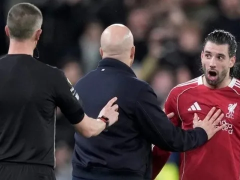 6 bài toán nan giải khiến Arne Slot bất lực tại Liverpool