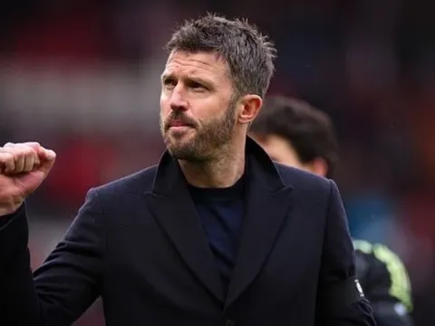 Ferdinand tranh cãi với Roy Keane về tương lai Carrick