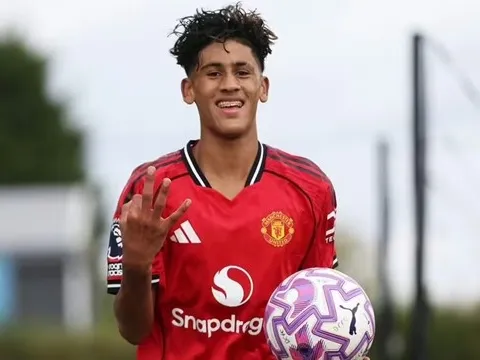 Quy định độ tuổi ngăn JJ Gabriel ra mắt Man United mùa này