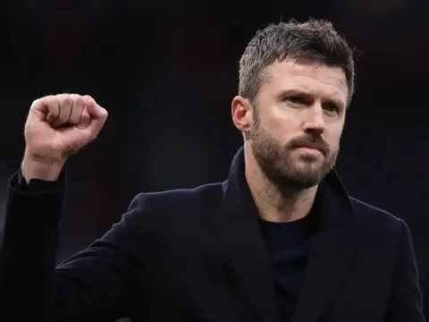 Carrick nhắc sao MU giữ đôi chân trên mặt đất