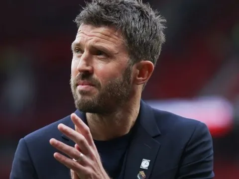 Paul Merson chỉ ra vũ khí bí mật giúp Carrick lột xác MU