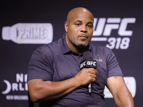 Daniel Cormier gióng lên hồi chuông báo động về 'cơn khát' danh hiệu UFC của người Mỹ