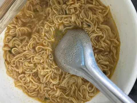 Thường xuyên ăn mì tôm vào bữa sáng, cơ thể có 5 thay đổi lớn