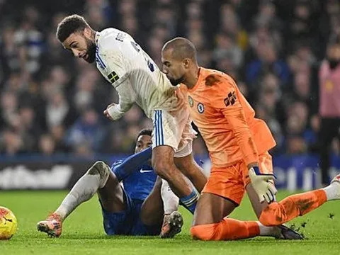 Thảm họa 7 phút khiến Chelsea đánh rơi lợi thế trước Leeds