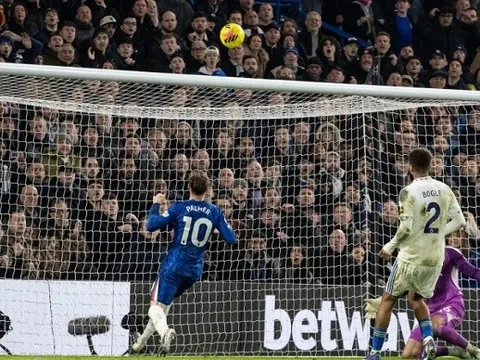 Chelsea tự bắn vào chân vì sai lầm cá nhân