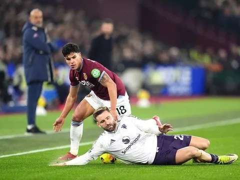 Luke Shaw không đáng trở thành vật tế thần tại Man Utd