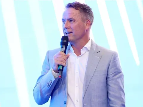 Owen chỉ ra lỗ hổng lớn ở hai biên Liverpool