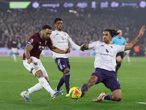 Leny Yoro sẵn sàng soán ngôi Harry Maguire