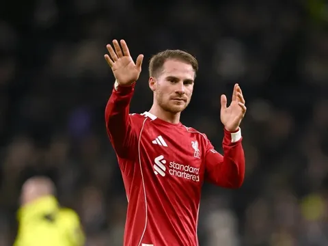 Pennant khuyên Liverpool loại Mac Allister