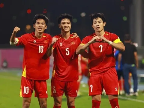 Đã đến lúc bóng đá Việt thôi nỗi lo thể hình thấp bé