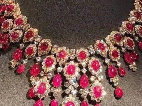 Trắc nghiệm tâm lý: Khi có tiền bạn sẽ mua trang sức gì? Đáp án tiết lộ tính cách và cách tiêu tiền