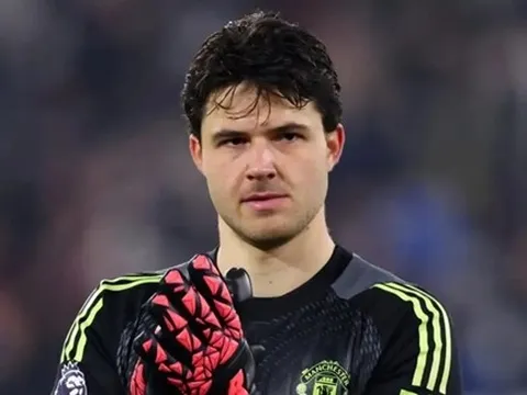 Thoát thua West Ham, Senne Lammens vẫn chỉ trích MU