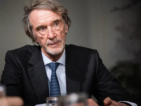 Mâu thuẫn giữa tư duy tỷ phú của Sir Jim Ratcliffe và bản sắc Quỷ đỏ