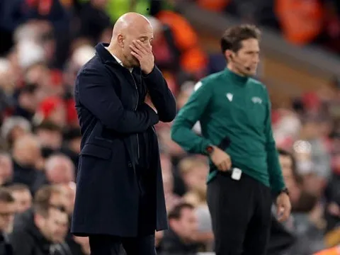 Arne Slot đau đầu giải bài toán hậu vệ phải