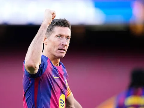 Lewandowski chấp nhận giảm lương để gia hạn với Barcelona