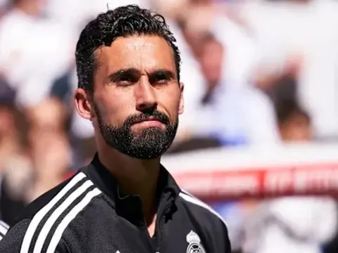 Real Madrid ra tối hậu thư cho Alvaro Arbeloa tại Bernabeu