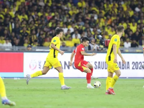 Báo Indonesia chỉ trích sếp AFC, đòi công bằng cho ĐT Việt Nam