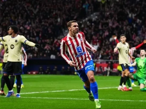 5 điểm nhấn Atletico Madrid 4-0 Barca: Canh bạc sai lầm của Flick; Tam tấu hủy diệt