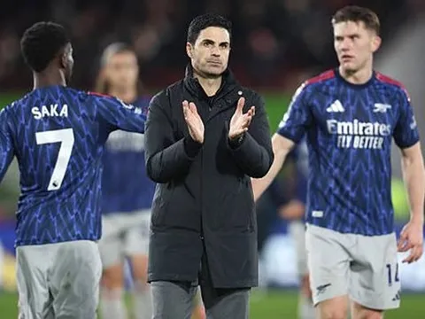 Mikel Arteta ví những quả ném biên của Brentford như sòng bạc
