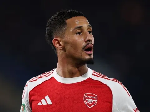 Arteta tiết lộ lý do Saliba vắng bóng trận hòa Brentford