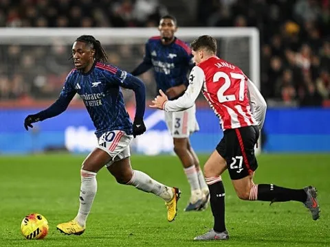 Arteta sai lầm, Arsenal gục ngã trước tử huyệt bóng bổng