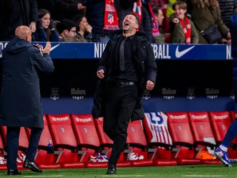 "Bàn cờ" kỳ ảo của Simeone khiến Hansi Flick gục ngã