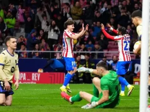Bẫy việt vị dâng cao của Flick khiến Barca sụp đổ trước Atletico