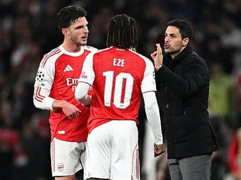 Đôi cánh của Eze bị xiềng xích tại Arsenal
