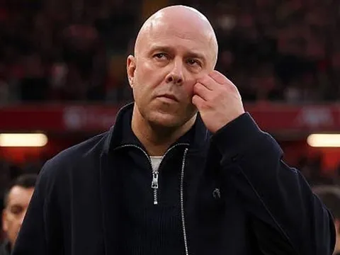 Arne Slot mất ngủ vì bài toán nhân sự của Liverpool